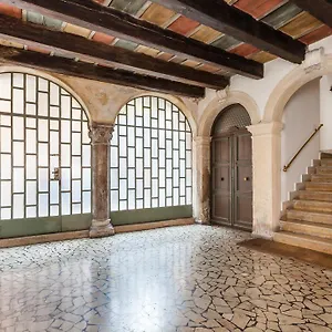 Al Vecchio Castello , Verona Italia